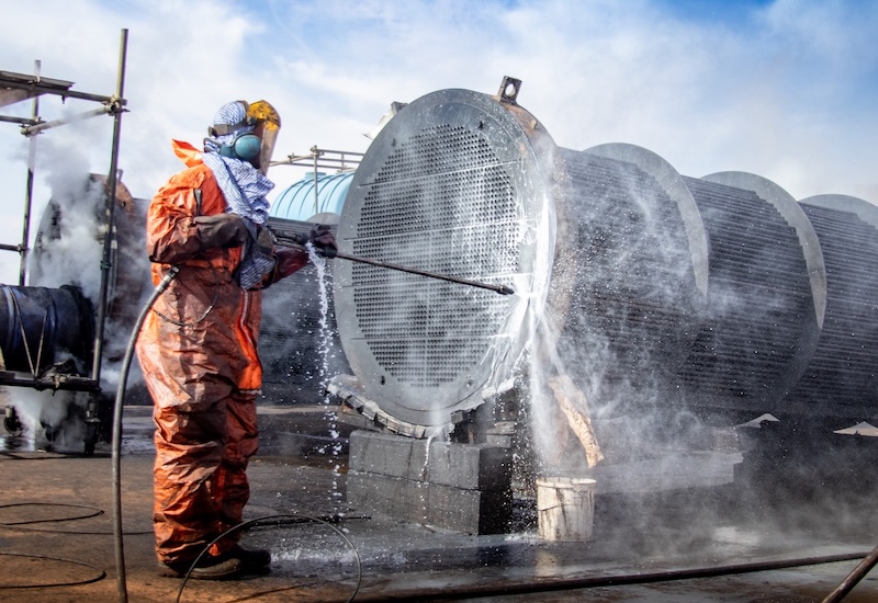 High-pressure hose in use